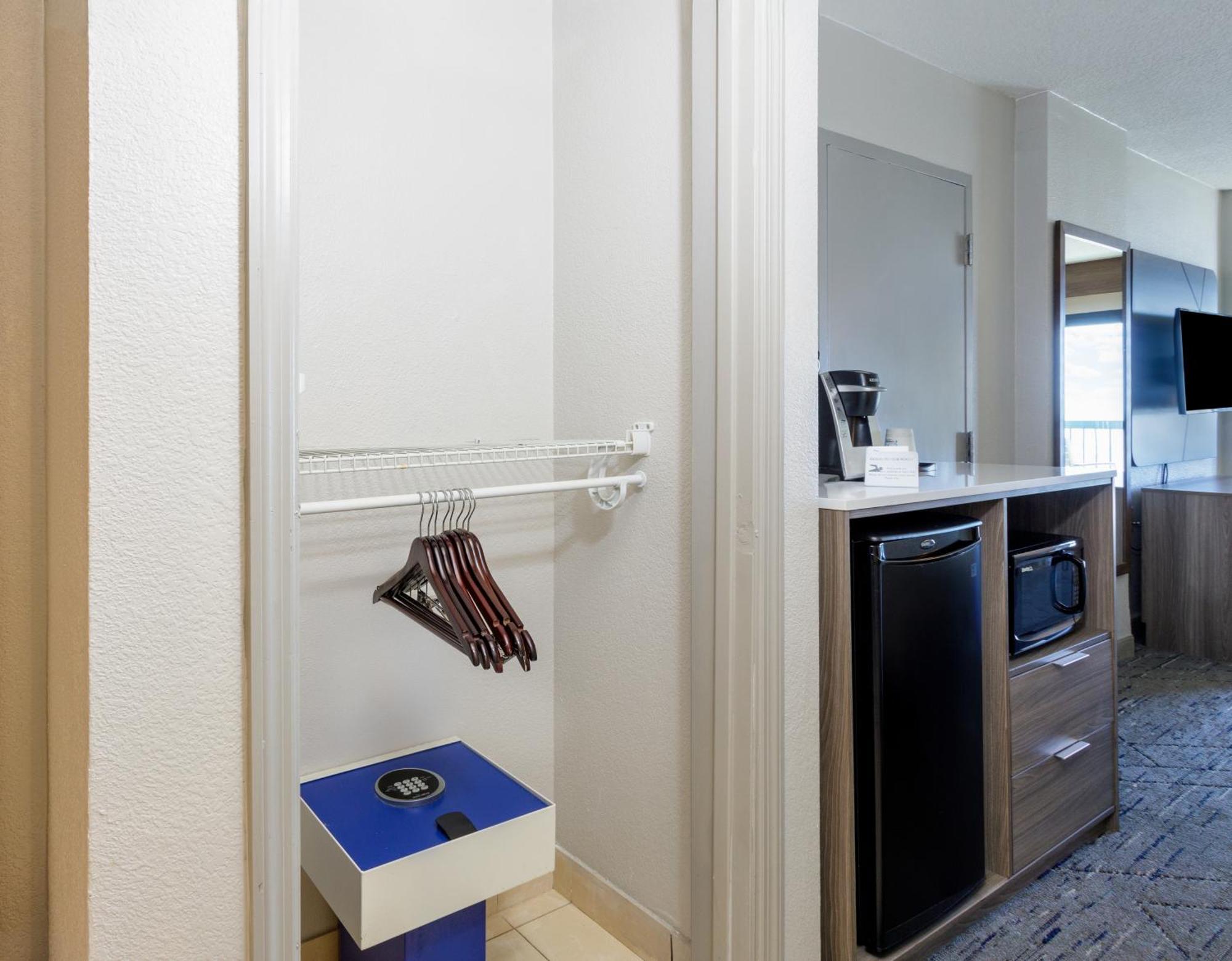 Holiday Inn Express & Suites Oceanfront Daytona Beach Shores By Ihg Eksteriør bilde
