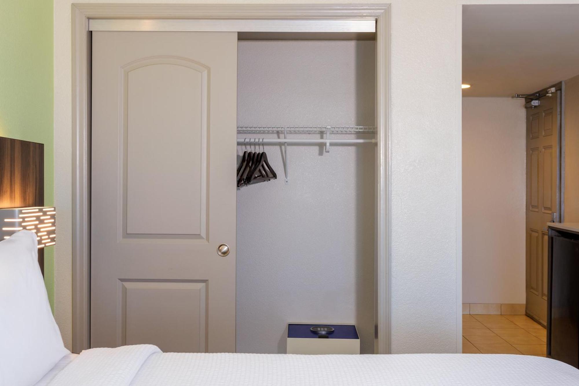 Holiday Inn Express & Suites Oceanfront Daytona Beach Shores By Ihg Eksteriør bilde