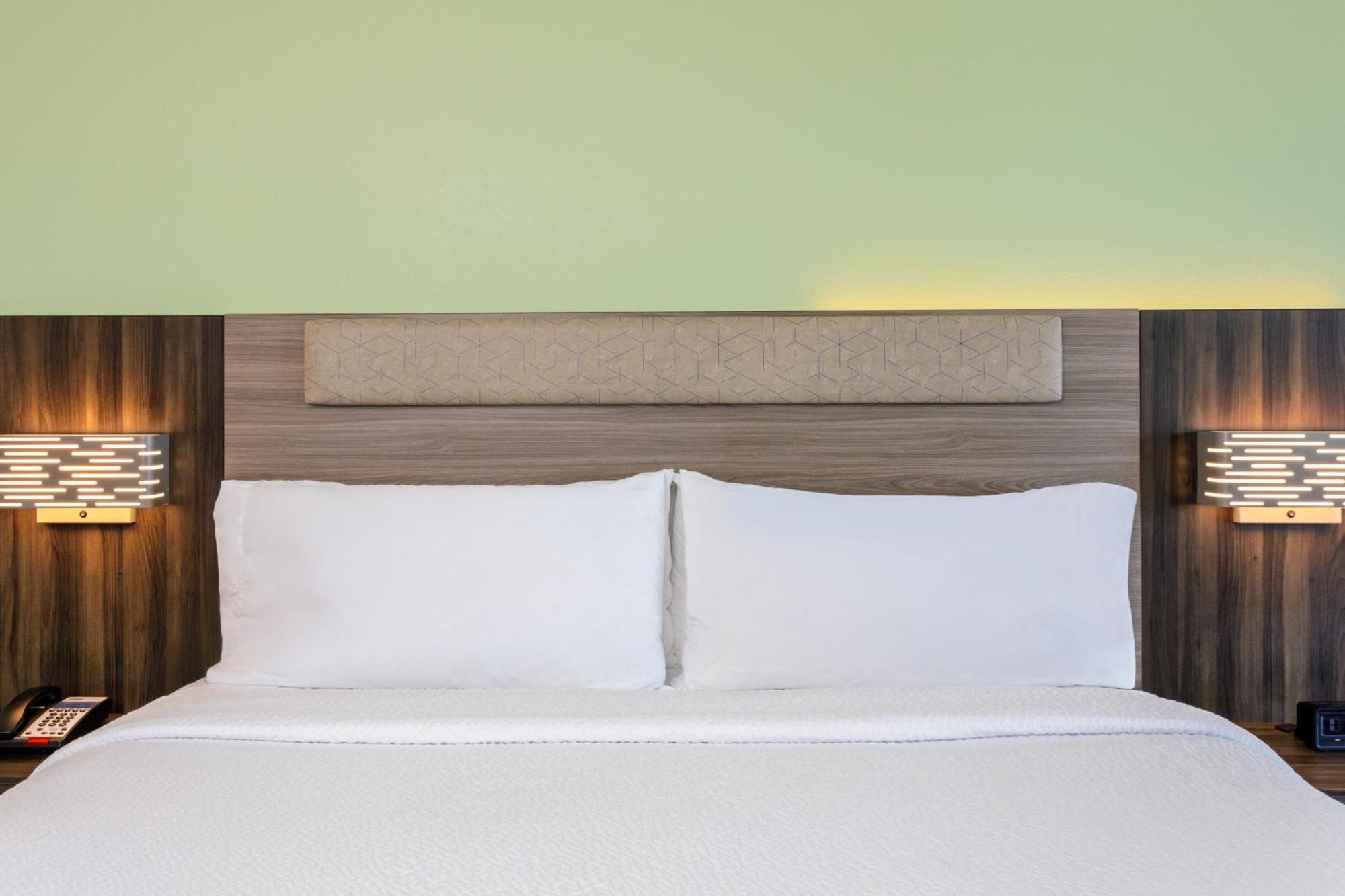 Holiday Inn Express & Suites Oceanfront Daytona Beach Shores By Ihg Eksteriør bilde